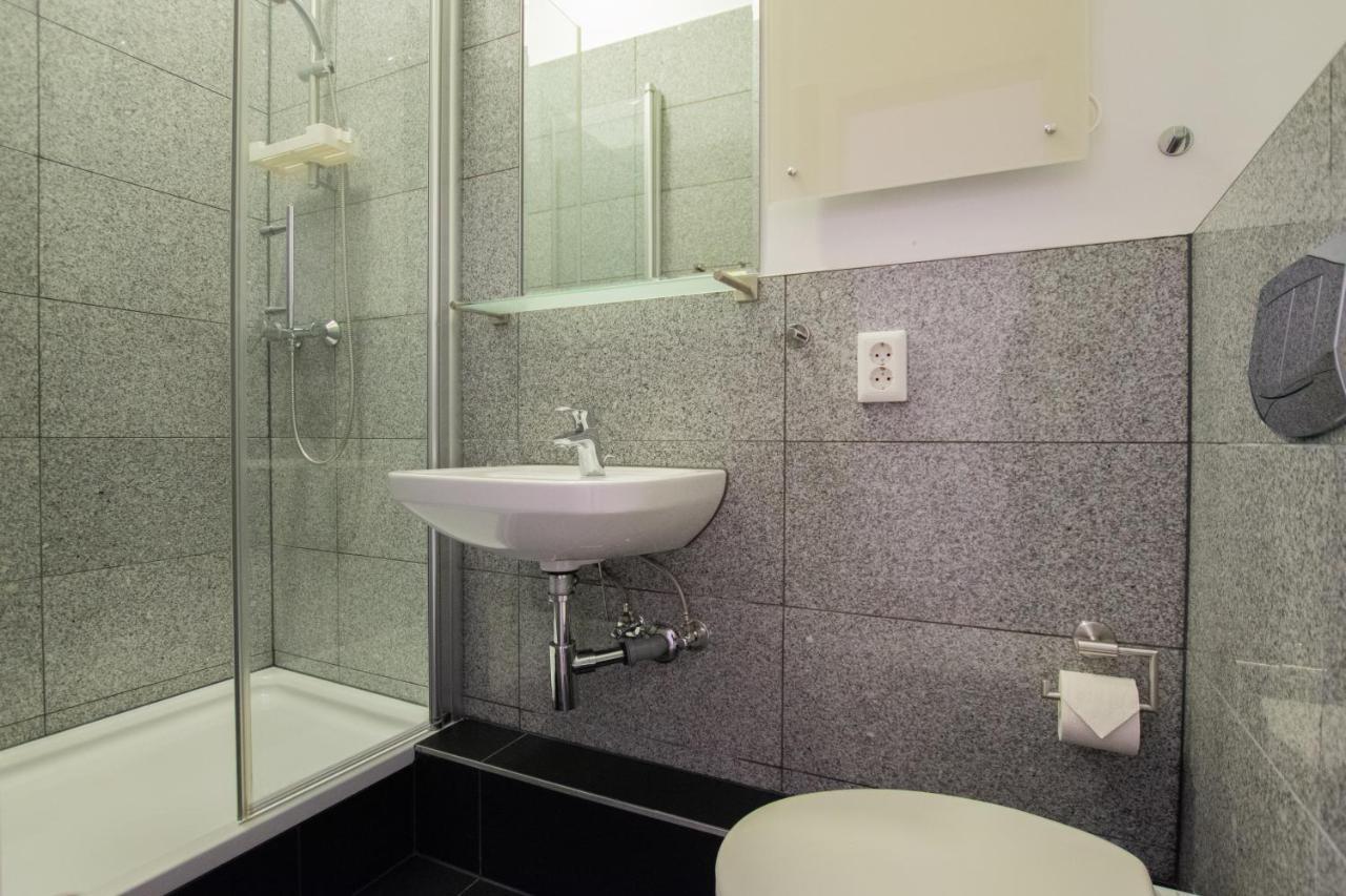 Raj Living - 1 Or 3 Room Apartments - 20 Min Messe Dus And Old Town Dus Dusseldorf Luaran gambar