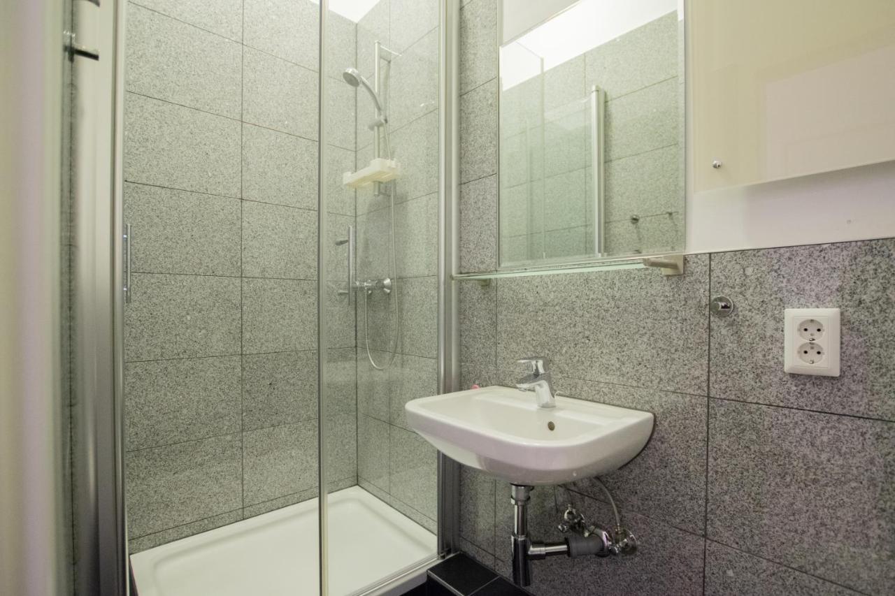 Raj Living - 1 Or 3 Room Apartments - 20 Min Messe Dus And Old Town Dus Dusseldorf Luaran gambar
